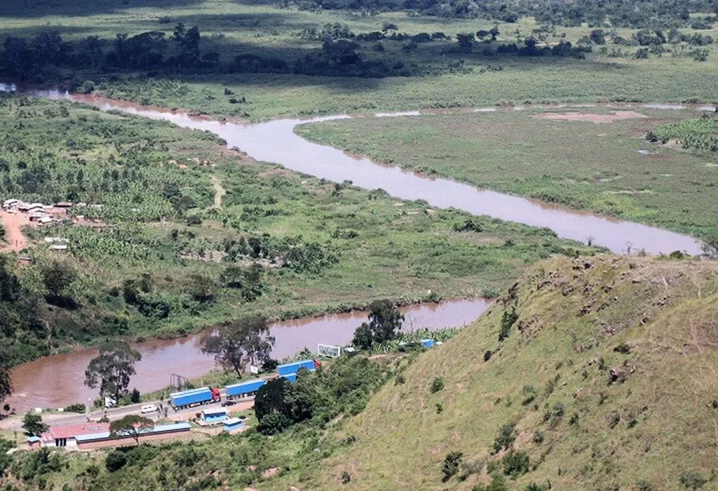 How long is Akagera river
